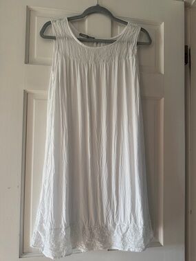 Women’s White Sleeveless Dress with sequins